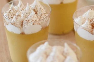 vasos con delicioso suspiro a la limeña