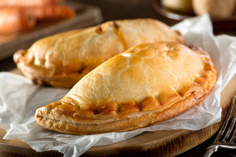 deliciosas empanadas de pollo doradas y crujientes
