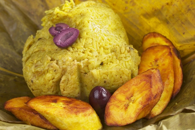 delicioso juane de gallina peruano envuelto en hoja de bijao