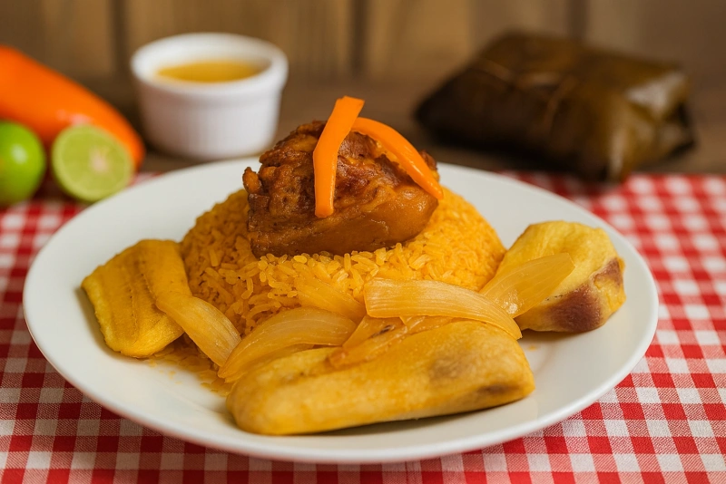 delicioso frito piurano servido con tamal y plátano