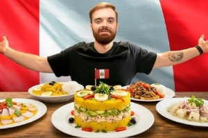 ibai llanos disfrutando de la comida peruana con entusiasmo