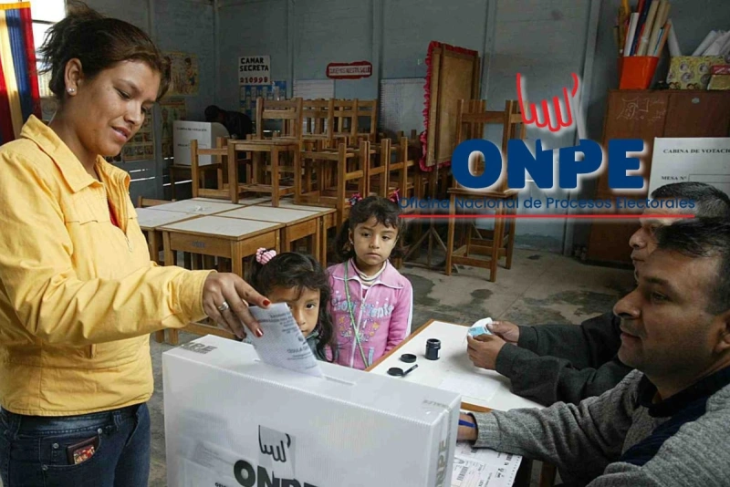 Persona en urna electoral durante Elecciones Generales 2026