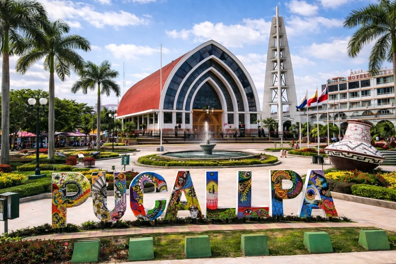 Vista  de la plaza de Pucallpa capital de Ucayali