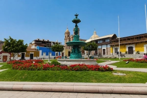 Plaza de armas de Moquegua en Perú