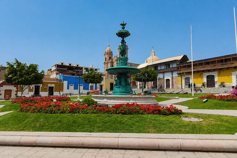 Plaza de armas de Moquegua en Perú
