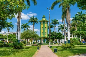 Imagen de la plaza de armas de Puerto Maldonado en Madre de Dios.