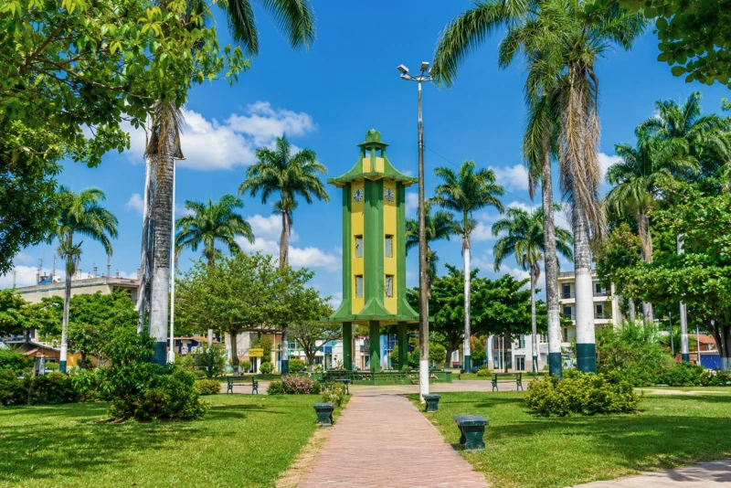 Imagen de la plaza de armas de Puerto Maldonado en Madre de Dios.