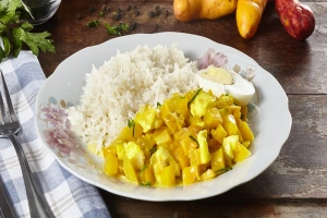 plato de ajiaco de olluco con arroz