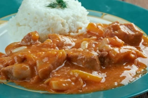 plato de carapulcra con arroz