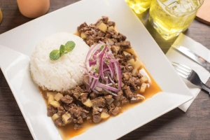 plato de chanfainita con arroz blanco