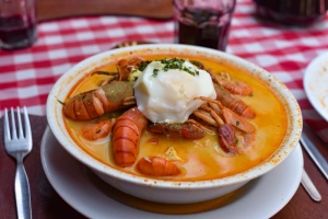 plato de chupe de camarones