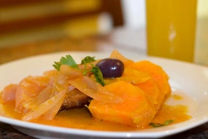 plato de escabeche de pescado