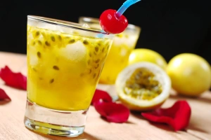 vaso con maracuyá sour