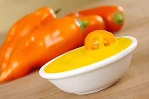 recipiente de pasta de ají amarillo