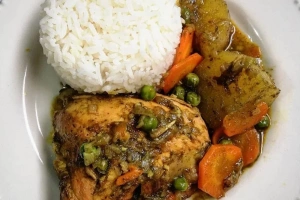 plato de seco de pollo con arroz