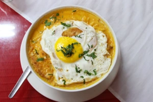 plato de sopa a la minuta con huevo