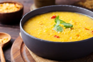 cuenco con sopa de olluco