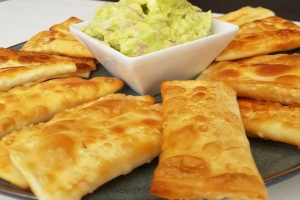 imagen tequeños peruanos con guacamole